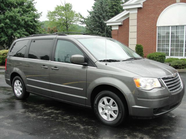 2010 Chrysler Town and Country EX GAS Saverlooks Greathybrid Hatchback