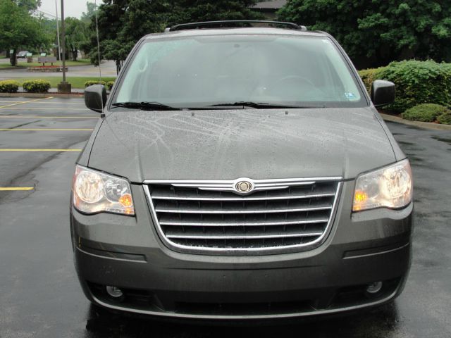 2010 Chrysler Town and Country EX GAS Saverlooks Greathybrid Hatchback