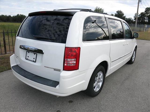 2010 Chrysler Town and Country AUTO LX