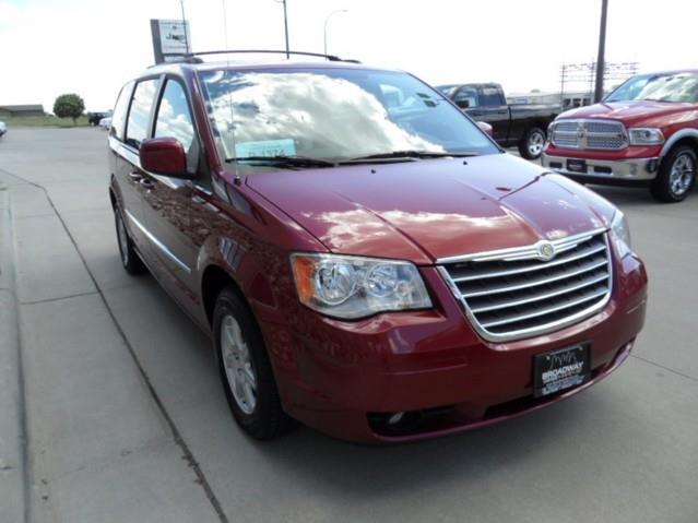 2010 Chrysler Town and Country EX GAS Saverlooks Greathybrid Hatchback