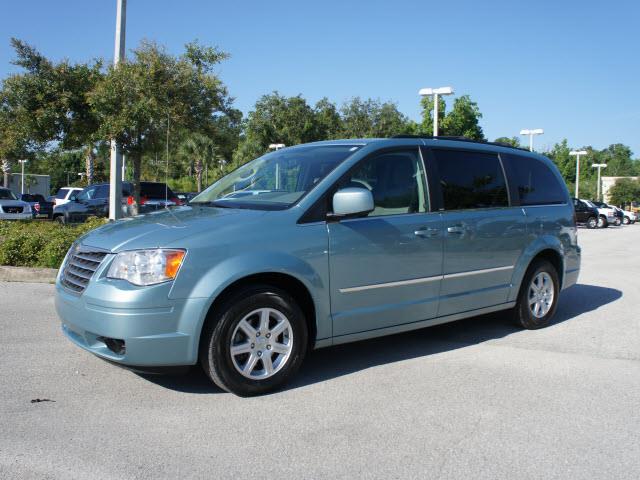 2010 Chrysler Town and Country 3.5