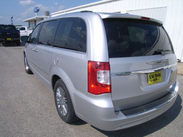 2011 Chrysler Town and Country SLT 25