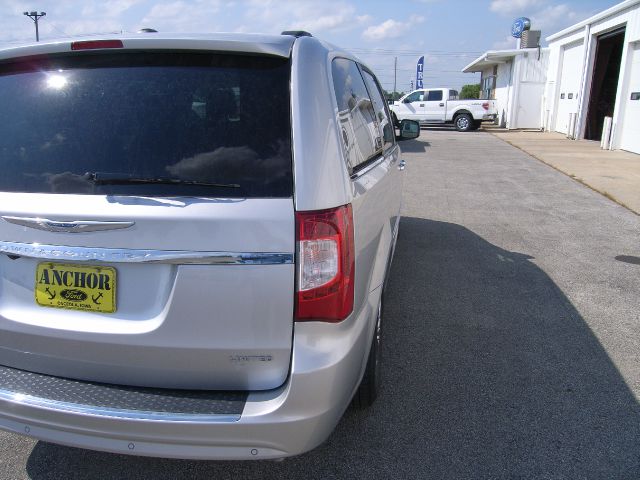 2011 Chrysler Town and Country SLT 25