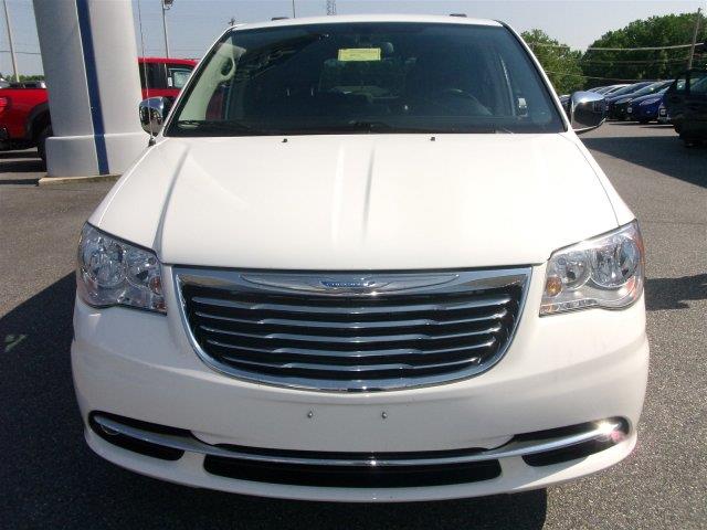 2011 Chrysler Town and Country Limited NAV 4X4