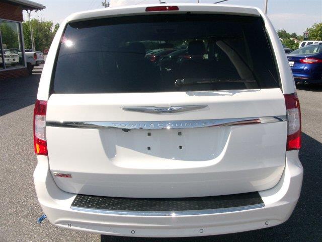 2011 Chrysler Town and Country Limited NAV 4X4