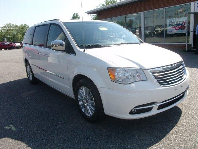 2011 Chrysler Town and Country Limited NAV 4X4