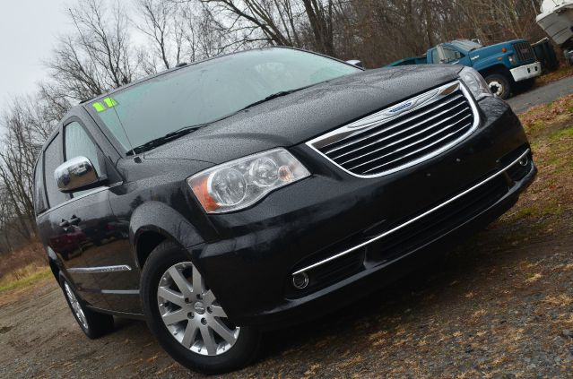 2011 Chrysler Town and Country Limited NAV 4X4