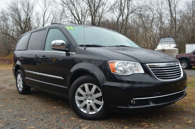 2011 Chrysler Town and Country Limited NAV 4X4