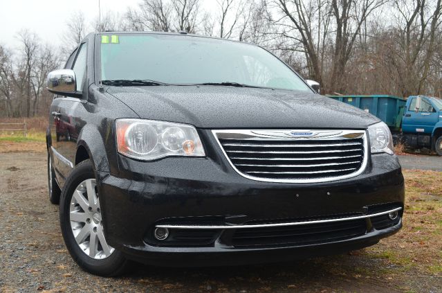 2011 Chrysler Town and Country Limited NAV 4X4