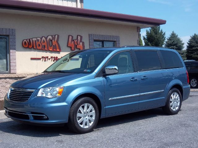 2011 Chrysler Town and Country Limited NAV 4X4