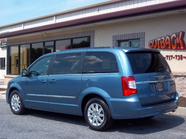 2011 Chrysler Town and Country Limited NAV 4X4