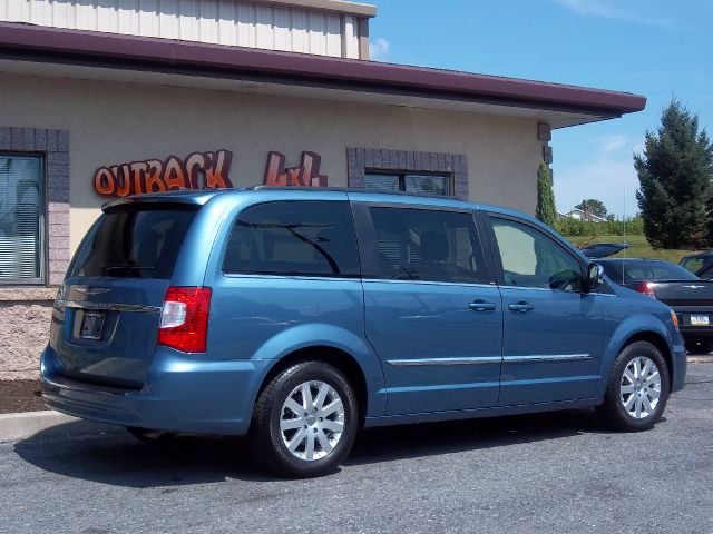 2011 Chrysler Town and Country Limited NAV 4X4