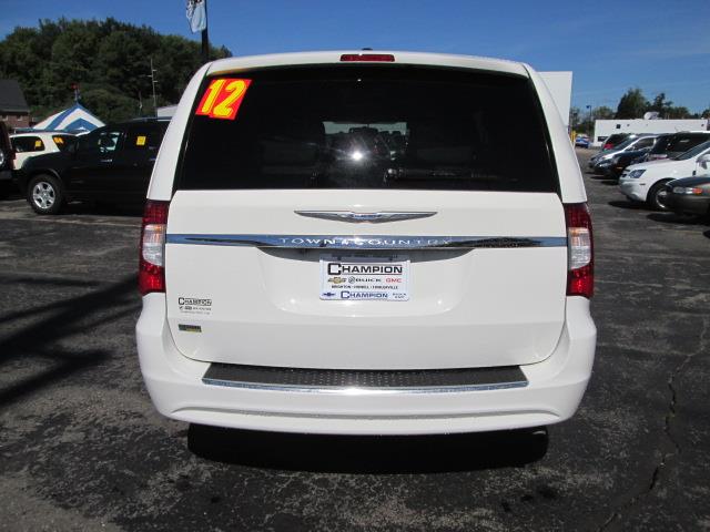 2012 Chrysler Town and Country AUTO LX