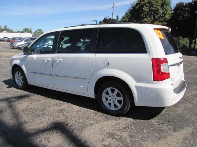 2012 Chrysler Town and Country AUTO LX