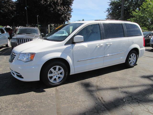 2012 Chrysler Town and Country AUTO LX