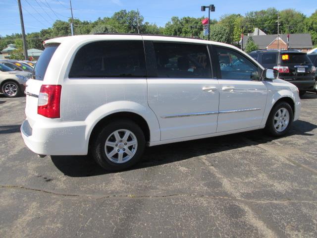 2012 Chrysler Town and Country AUTO LX