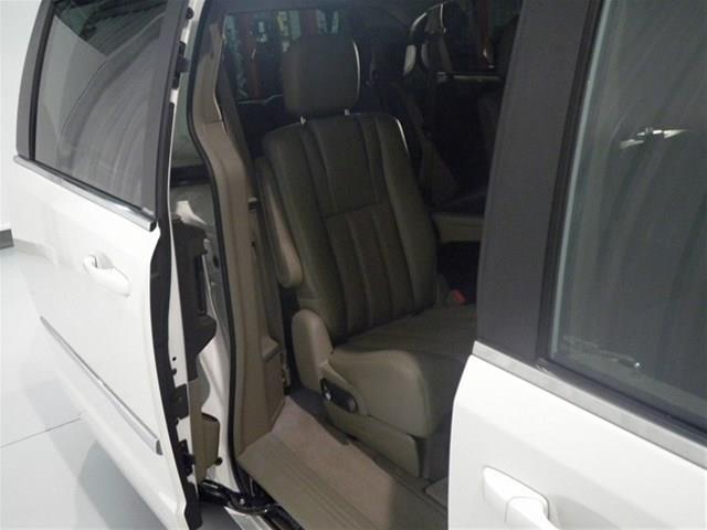 2012 Chrysler Town and Country Unknown