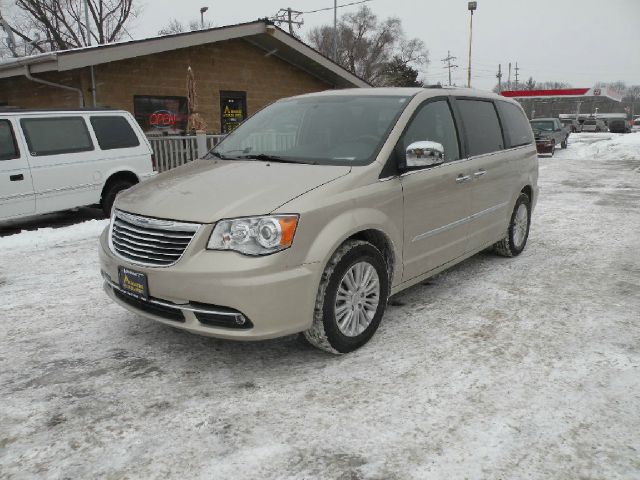 2012 Chrysler Town and Country SLT 25