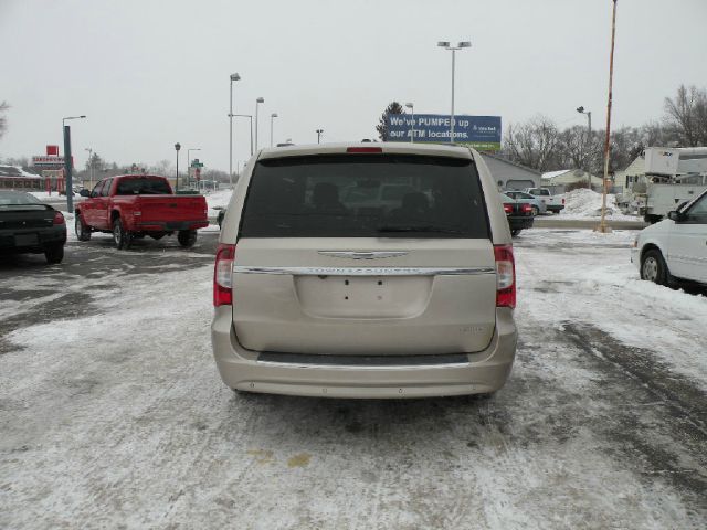 2012 Chrysler Town and Country SLT 25