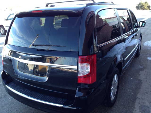 2012 Chrysler Town and Country Limited NAV 4X4