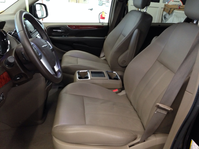 2012 Chrysler Town and Country Limited NAV 4X4