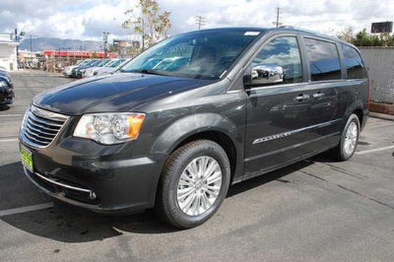 2012 Chrysler Town and Country SLT 25