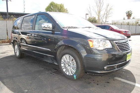 2012 Chrysler Town and Country SLT 25