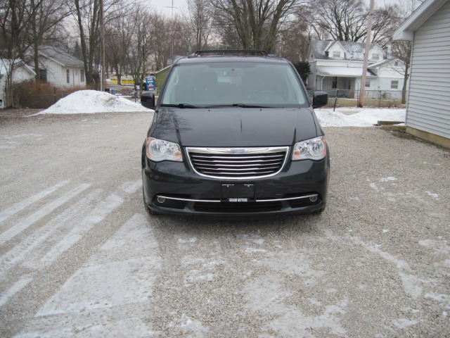 2012 Chrysler Town and Country King Ranch 4WD