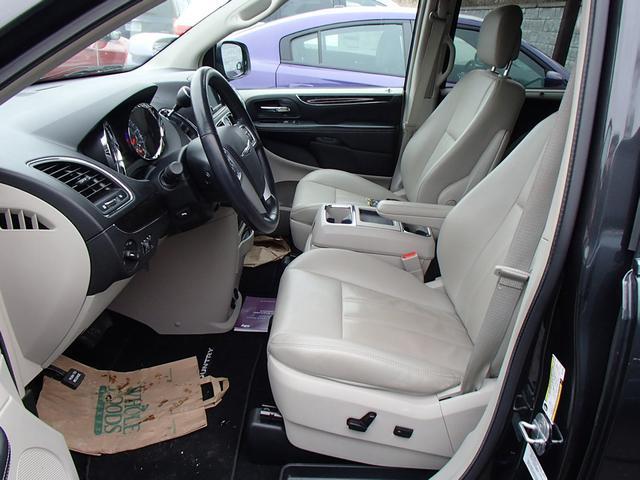 2012 Chrysler Town and Country Limited NAV 4X4