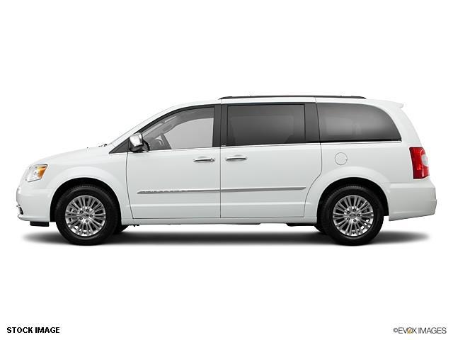 2013 Chrysler Town and Country Unknown