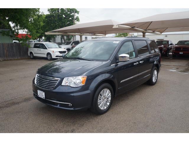 2013 Chrysler Town and Country Limited NAV 4X4