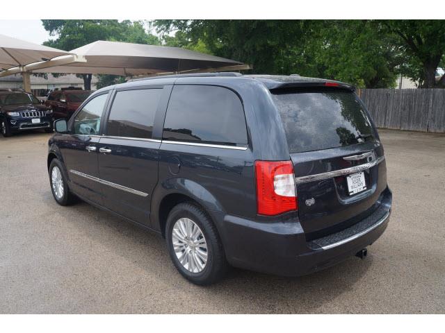 2013 Chrysler Town and Country Limited NAV 4X4