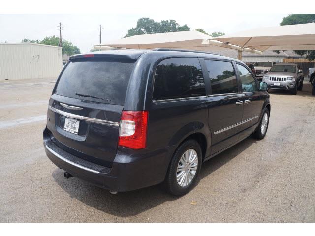 2013 Chrysler Town and Country Limited NAV 4X4