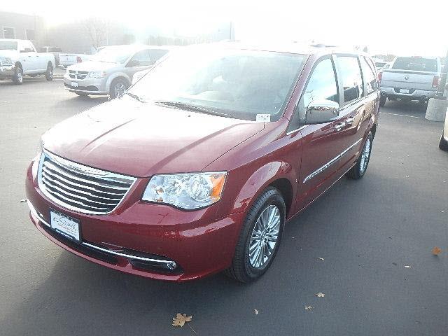 2013 Chrysler Town and Country Unknown