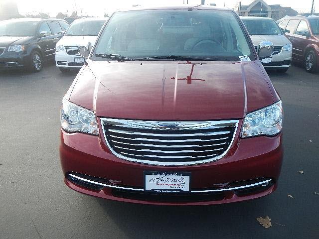 2013 Chrysler Town and Country Unknown