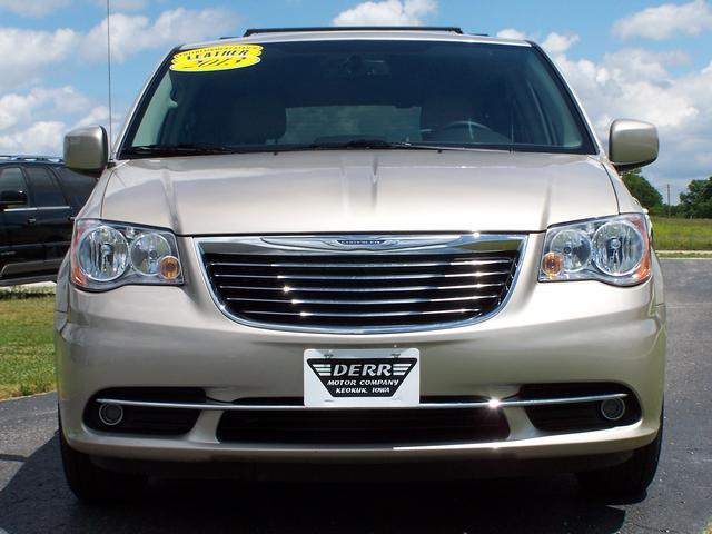 2013 Chrysler Town and Country AUTO LX