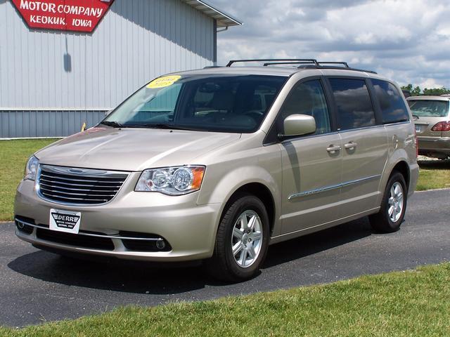 2013 Chrysler Town and Country AUTO LX