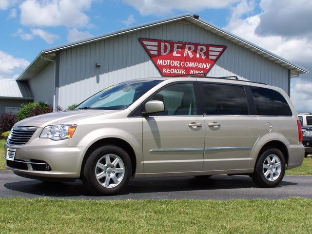 2013 Chrysler Town and Country AUTO LX