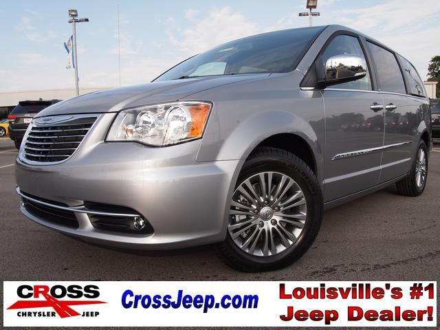 2013 Chrysler Town and Country Limited NAV 4X4