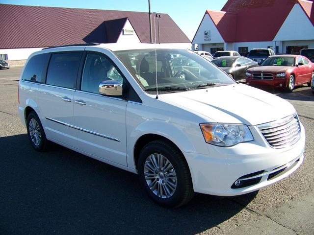 2013 Chrysler Town and Country Limited NAV 4X4