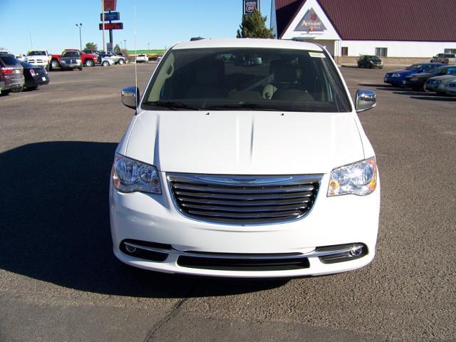 2013 Chrysler Town and Country Limited NAV 4X4