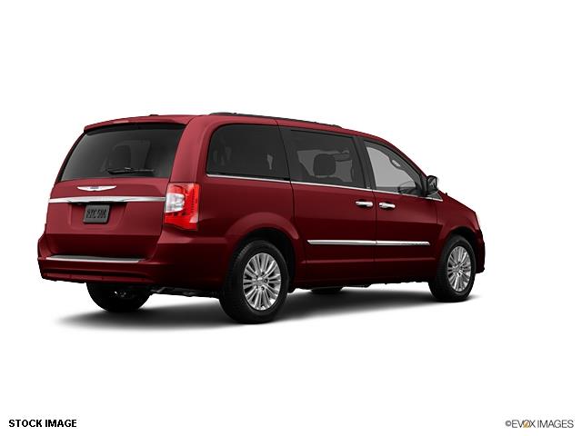 2013 Chrysler Town and Country Limited NAV 4X4