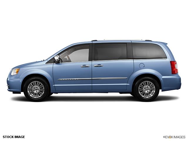 2013 Chrysler Town and Country Unknown