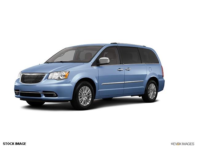 2013 Chrysler Town and Country Unknown