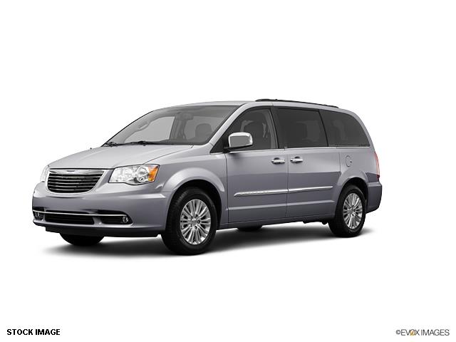 2013 Chrysler Town and Country Unknown