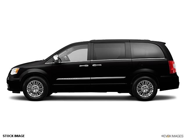 2013 Chrysler Town and Country Unknown