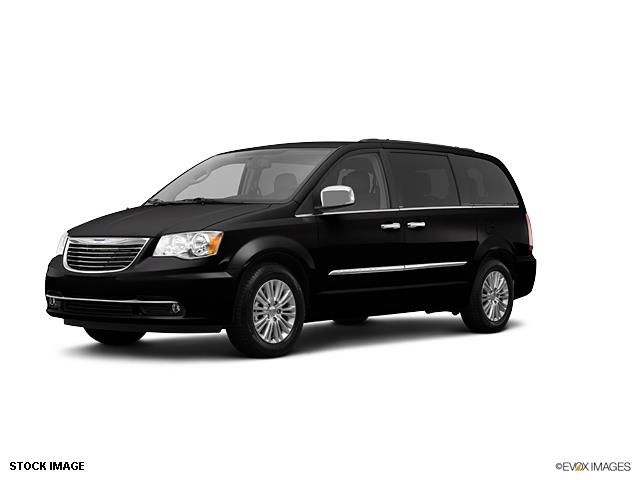 2013 Chrysler Town and Country Unknown