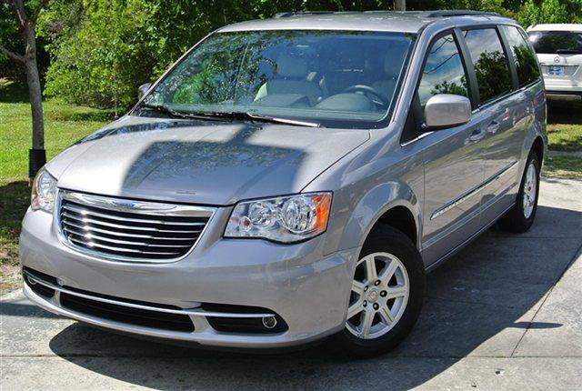 2013 Chrysler Town and Country CXL Premium Sedan 4D