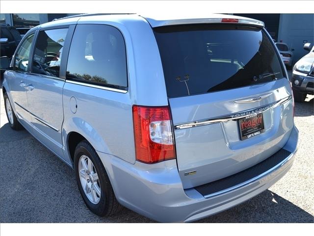 2013 Chrysler Town and Country AUTO LX