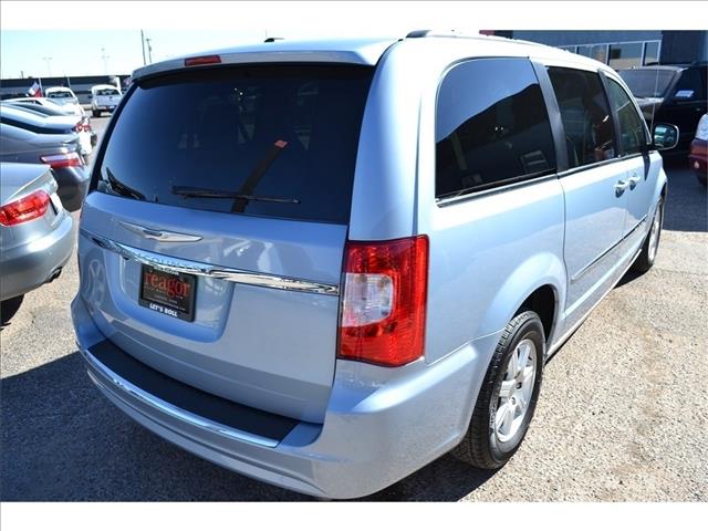 2013 Chrysler Town and Country AUTO LX